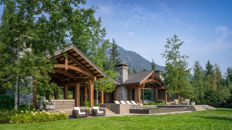 5425-stonebridge-drive-whistler