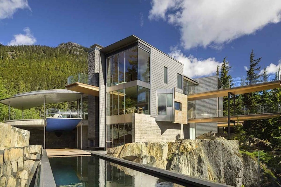 5462-stonebridge-whistler-exterior01_1