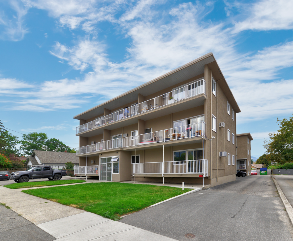 671-martin-street-bldg-front-1-sky-1