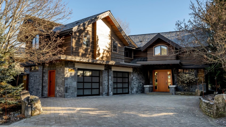 8410-golden-bear-place-whistler