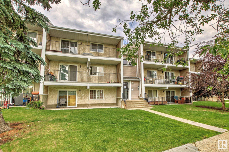 $120,000: two-bedroom 800 square foot condo, Edmonton, AB.| Initia Real Estate, Edmonton.