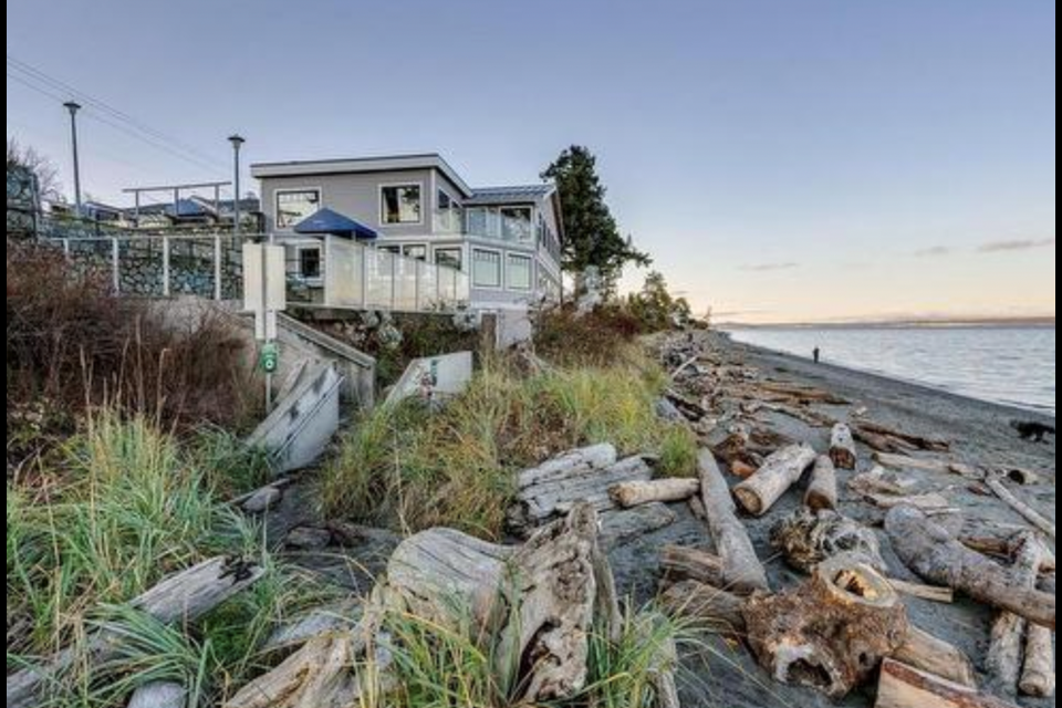 Beachhouse Restaurant and land, Cordova Bay, Vancouver Island. | Royal Lepage 