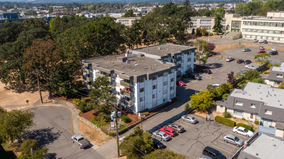 entry-650-908_market_street_victoria_bc