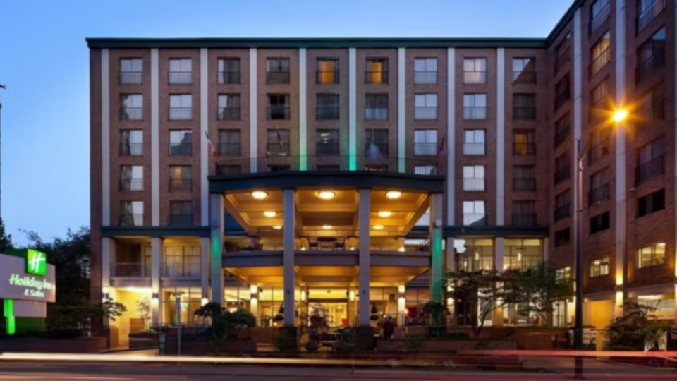 holiday-inn-suites-vancouver-downtown