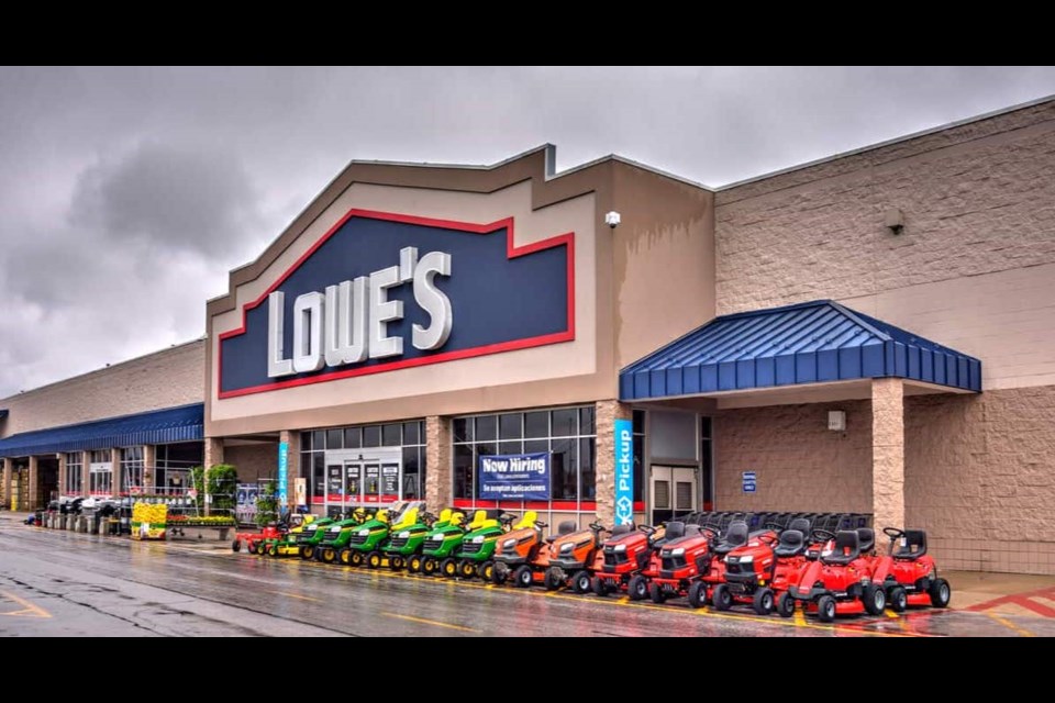 Lowe’s sold its entire 450 retail outlets in Canada for $400 million in November, 2022 | Western Investor files