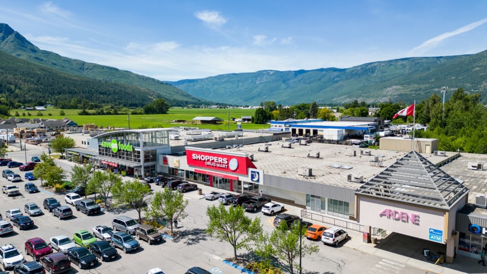 mall-at-piccadilly-salmon-arm