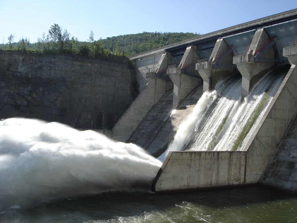 Peace-Canyon-Dam-spill-July-2012