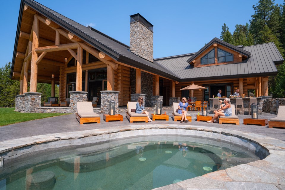 Luxury ranch house covers 5,100 square feet. | CLHbid