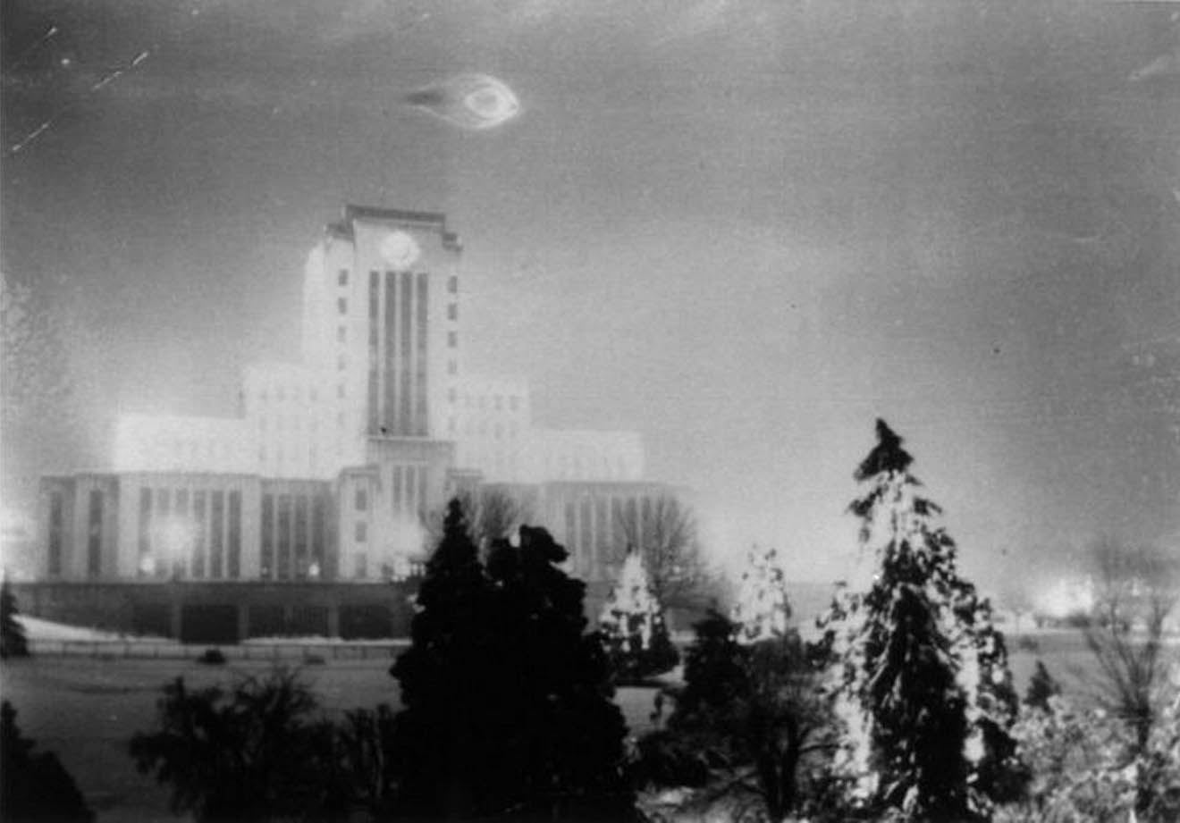 https://www.vmcdn.ca/files/via/import/2012/02/UFOCityHall1937.jpg